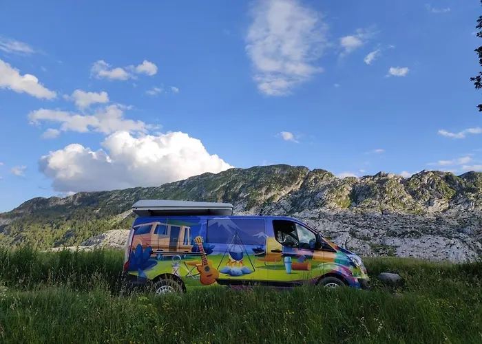Escape Montenegro Campervan Tranzit Campeggio Podgorica